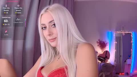 Snapshot of 7loren_wood7 chatting on 10.28.25 Loren Wood online show from 10.28.25