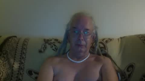 Snapshot of 808dred chatting on 10.27.25 808dred online show from 10.27.25