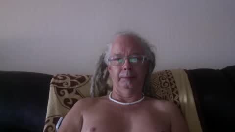 Snapshot of 808dred chatting on 10.30.25 808dred online show from 10.30.25