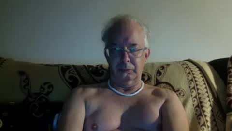 Snapshot of 808dred chatting on 11.26.25 808dred online show from 11.26.25