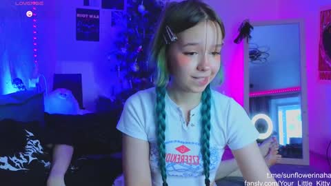 Snapshot of 819sunflowerinahat2016 chatting on 01.03.25 Cornelia and Dante online show from 01.03.25