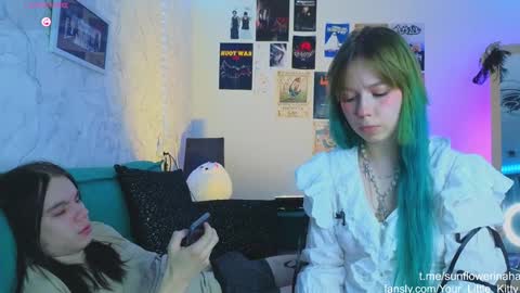 Snapshot of 819sunflowerinahat2016 chatting on 01.10.25 Cornelia and Dante online show from 01.10.25