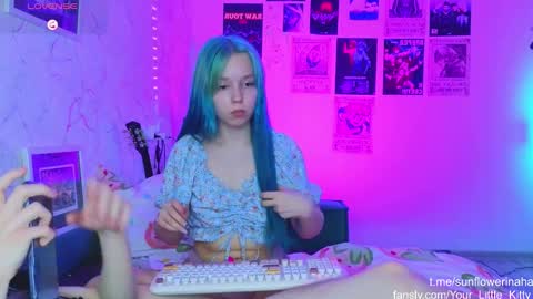 Snapshot of 819sunflowerinahat2016 chatting on 01.29.25 Cornelia and Dante online show from 01.29.25