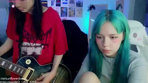 Snapshot of 819sunflowerinahat2016 chatting on 03.09.25 Cornelia and Dante online show from 03.09.25