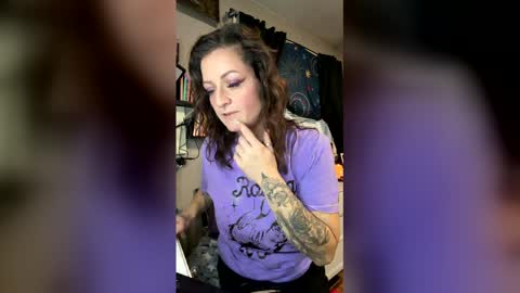 That girl online show from 12.21.25