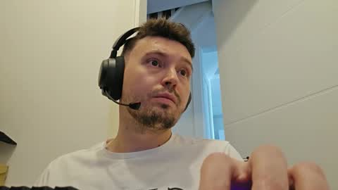 Snapshot of 8inchdude93 chatting on 09.09.25 8inchdude93 online show from 09.09.25