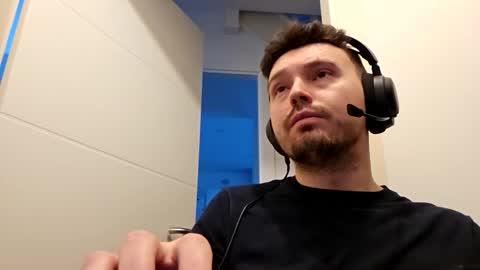 Snapshot of 8inchdude93 chatting on 11.12.25 8inchdude93 online show from 11.12.25