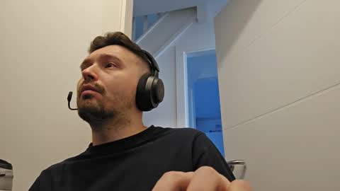 Snapshot of 8inchdude93 chatting on 11.25.25 8inchdude93 online show from 11.25.25