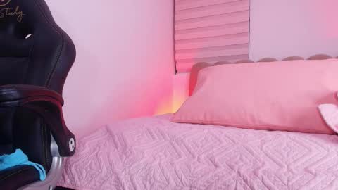 Snapshot of _abby_rouss chatting on 11.25.25 abby rouss online show from 11.25.25