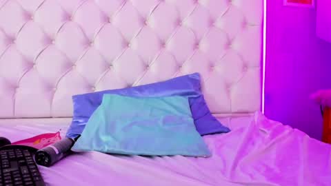 Abril  online show from 01.10.25