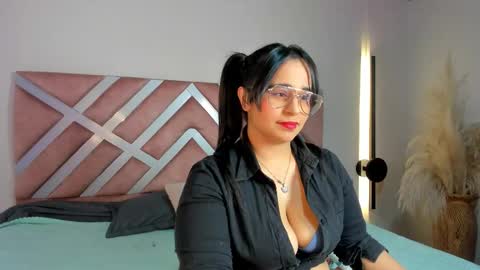 Snapshot of _adahara_queen_ chatting on 10.29.25 Adahara online show from 10.29.25