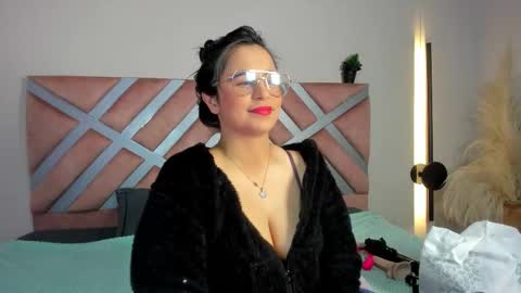 Snapshot of _adahara_queen_ chatting on 10.30.25 Adahara online show from 10.30.25