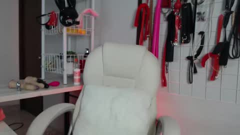 Snapshot of _adahara_queen_ chatting on 12.02.25 Adahara online show from 12.02.25