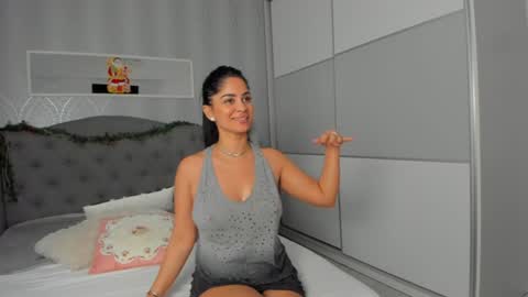 Adelle online show from 01.05.25