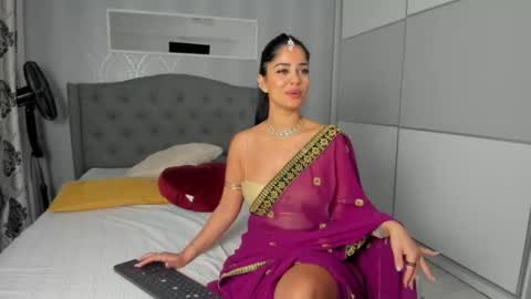 Adelle online show from 10.04.25