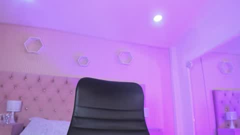 Snapshot of _agathaargent chatting on 11.12.25 Agatha online show from 11.12.25