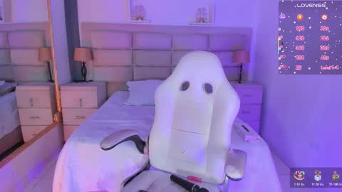 Snapshot of _agathaargent chatting on 12.13.25 Agatha online show from 12.13.25