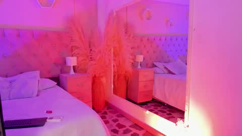 Snapshot of _agathaargent chatting on 12.14.25 Agatha online show from 12.14.25