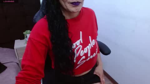 Snapshot of _alexandrajones chatting on 10.12.25 Alexandra online show from 10.12.25