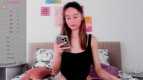 Snapshot of _alissaa_ chatting on 04.21.26 Alice online show from 04.21.26