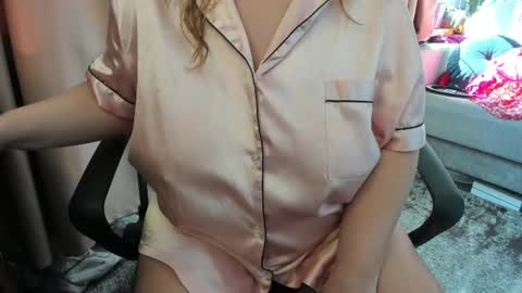 Snapshot of _alyssia_ chatting on 04.05.26 lisa online show from 04.05.26