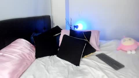 Snapshot of _amy___ chatting on 01.05.25 Amy online show from 01.05.25