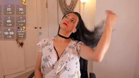 Snapshot of _anaruiz chatting on 01.10.25 Ana Ruiz online show from 01.10.25