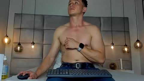 Snapshot of _andrewfalcon1 chatting on 01.08.25 Andrew online show from 01.08.25