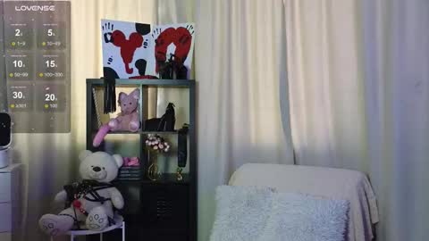 Snapshot of _anna_nolan_ chatting on 10.16.25 Anna Nolan online show from 10.16.25