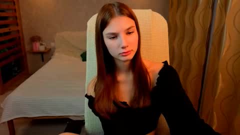 Snapshot of _annahoney_ chatting on 11.28.25 Ana online show from 11.28.25