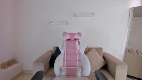 Snapshot of _april_smith_ chatting on 10.21.25 online show from 10.21.25