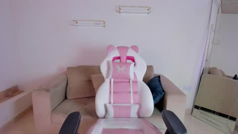 Snapshot of _april_smith_ chatting on 10.24.25 online show from 10.24.25