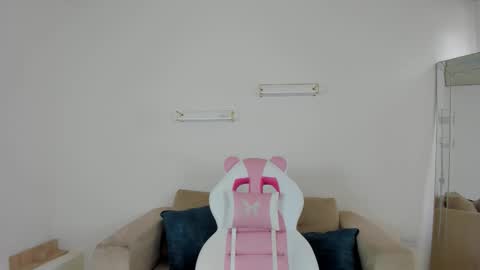 Snapshot of _april_smith_ chatting on 10.29.25 online show from 10.29.25