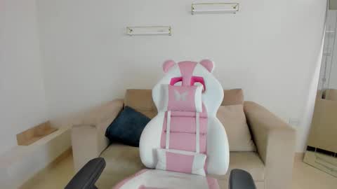 Snapshot of _april_smith_ chatting on 10.30.25 online show from 10.30.25