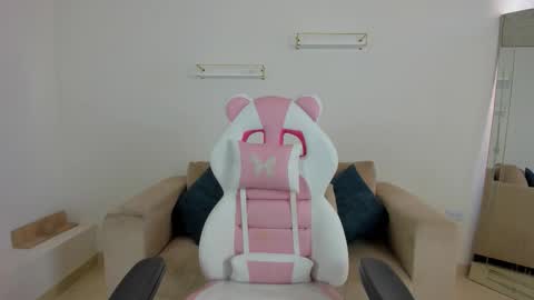 Snapshot of _april_smith_ chatting on 11.04.25 online show from 11.04.25