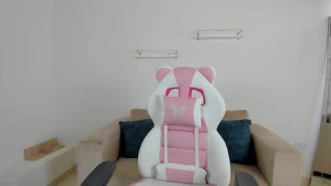 Snapshot of _april_smith_ chatting on 11.05.25 online show from 11.05.25