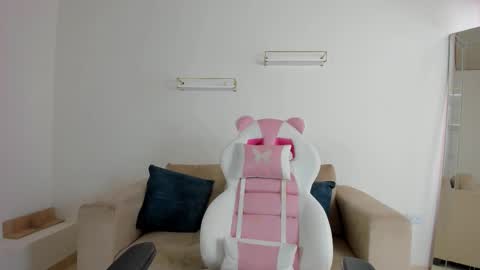 Snapshot of _april_smith_ chatting on 11.11.25 online show from 11.11.25