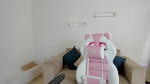 Snapshot of _april_smith_ chatting on 11.19.25 online show from 11.19.25