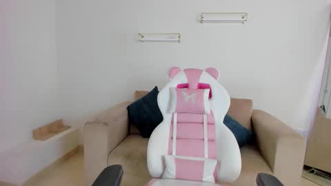 Snapshot of _april_smith_ chatting on 11.20.25 online show from 11.20.25