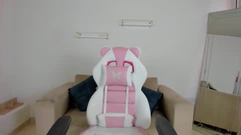 Snapshot of _april_smith_ chatting on 11.24.25 online show from 11.24.25