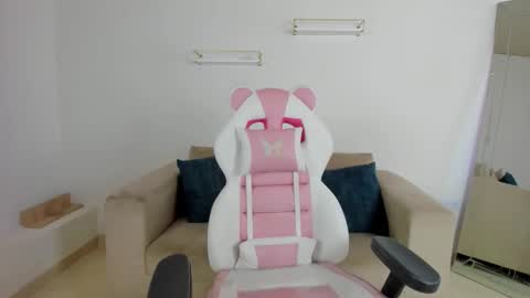 Snapshot of _april_smith_ chatting on 11.25.25 online show from 11.25.25