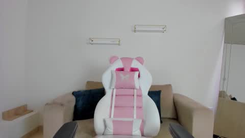 Snapshot of _april_smith_ chatting on 11.26.25 online show from 11.26.25