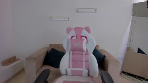 Snapshot of _april_smith_ chatting on 12.01.25 online show from 12.01.25