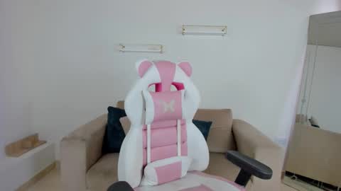 Snapshot of _april_smith_ chatting on 12.04.25 online show from 12.04.25