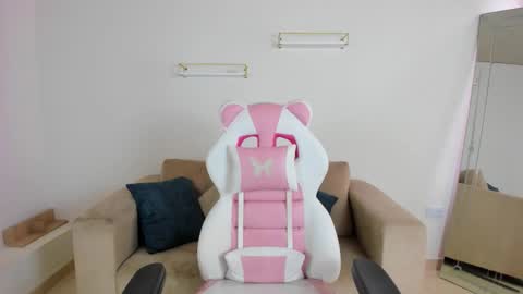 Snapshot of _april_smith_ chatting on 12.16.25 online show from 12.16.25