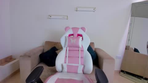 Snapshot of _april_smith_ chatting on 12.20.25 online show from 12.20.25