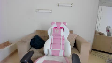 Snapshot of _april_smith_ chatting on 01.10.26 online show from 01.10.26