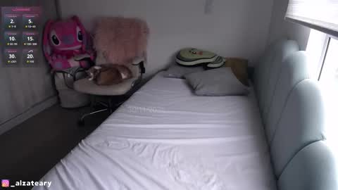 Snapshot of _arianalzate_ chatting on 11.30.25 60 online show from 11.30.25