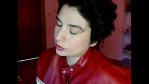 Snapshot of _atenea_golden chatting on 11.10.25 atenea online show from 11.10.25