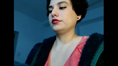 Snapshot of _atenea_golden chatting on 11.11.25 atenea online show from 11.11.25